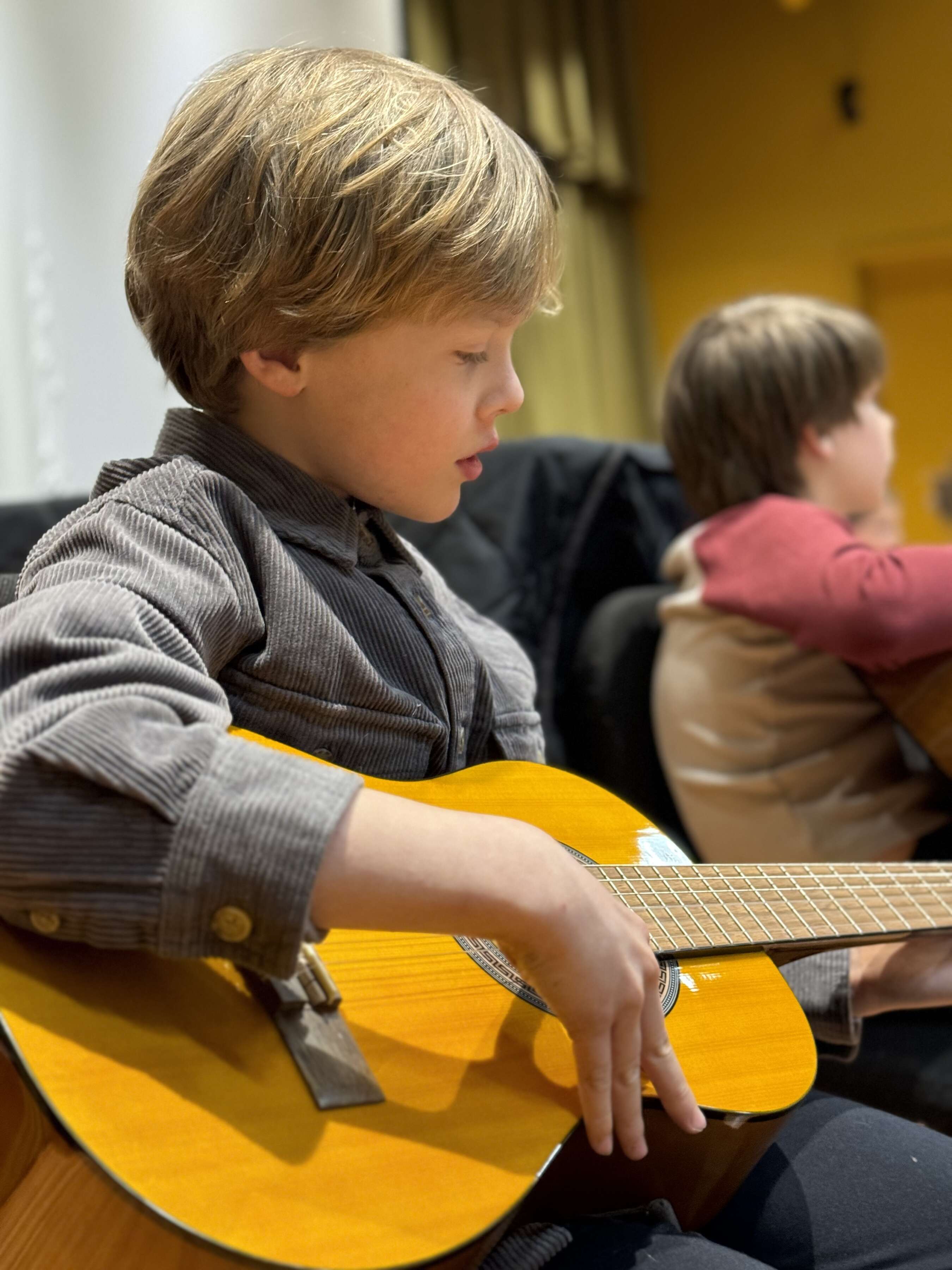 Kids' Group Guitar